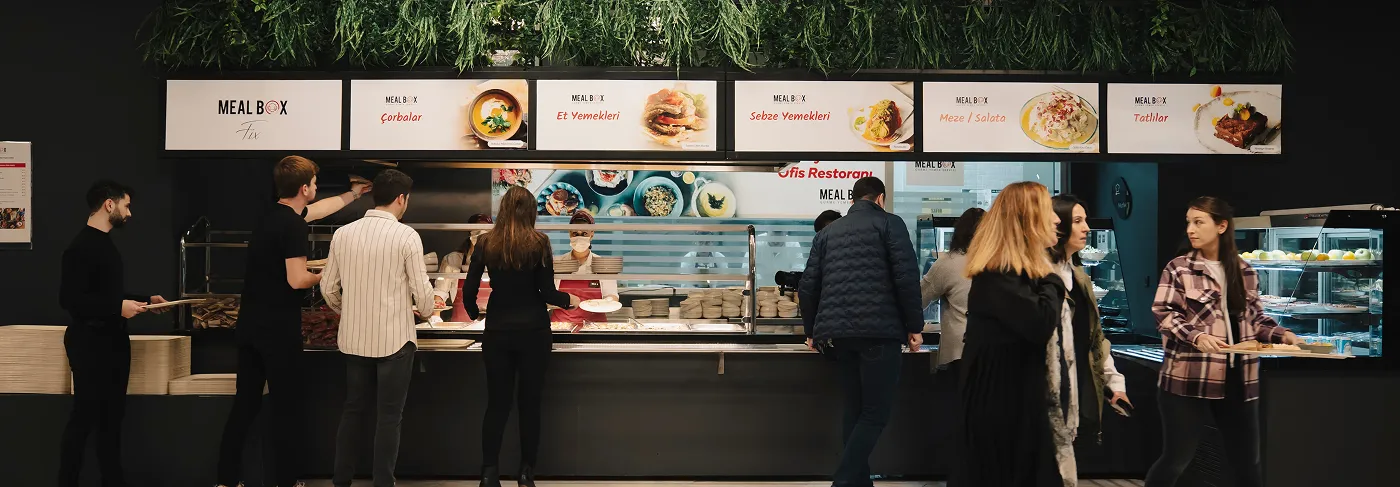 Benmariden yemek alan kişiler görseli